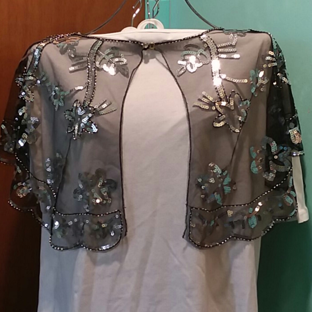 ELEGANT CAPE - Picture 1 of 7